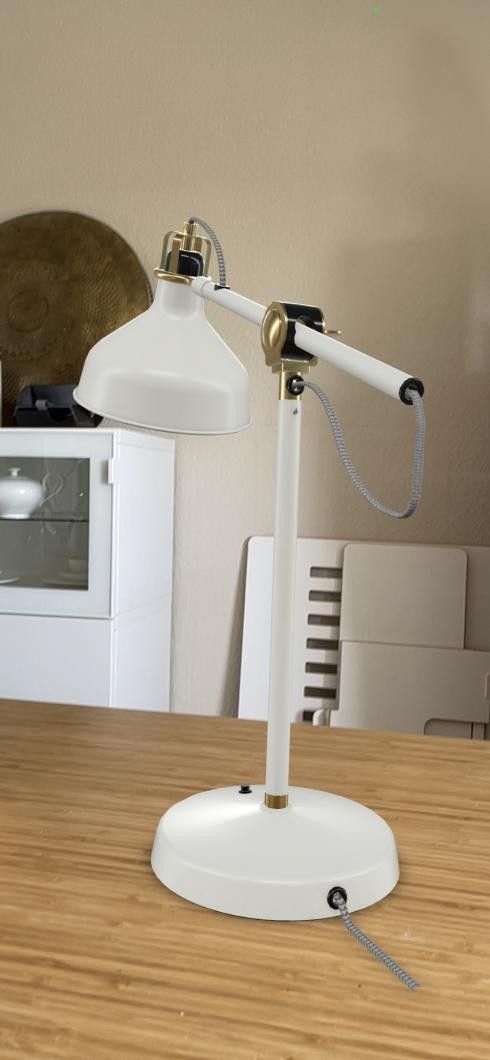AR-Ansicht der Lampe auf einem iPhone