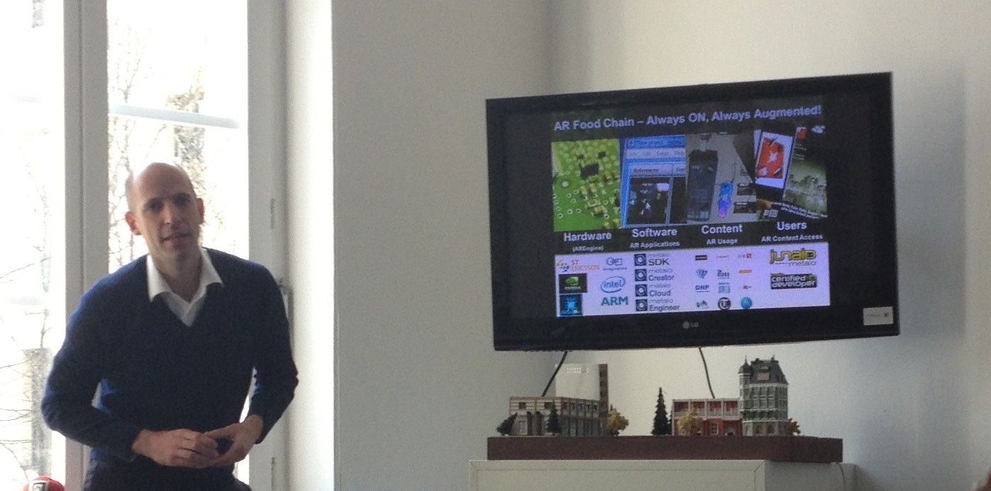 Schnappschuss mit Thomas Alt (Gründer Metaio) vom Vortrag des Blogger-Events