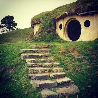 Hobbiton-Kulisse auf der Schafweide in Neuseeland, 2001 – Originalset Herr der Ringe
